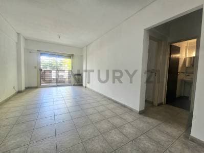 Venta Departamento 2 ambientes al FRENTE con cocina separada y COCHERA - Morón CENTRO - 2