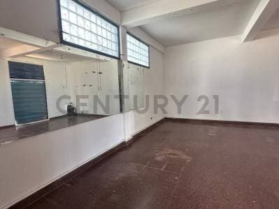 Local Comercial en Alquiler en Los Hornos - 3