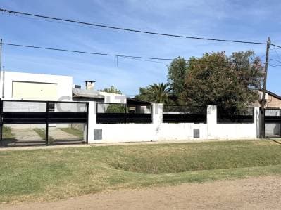 CASA 3 DORMITORIOS, 2 BAÑOS, AMPLIO TERRENO Y PILETA VENADO TUERTO, SANTA FE - 4