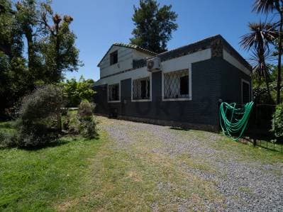 Venta Casa en Hurlingham Gran Lote, Pileta y Quincho - 3