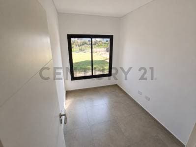 VENTA CASA 5 AMBIENTES EN UNA PLANTA VISTA AL AGUA BARRIO ISLAS EL CANTÓN ESCOBAR - 4