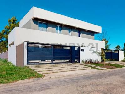 Casa en Venta de tres dormitorios- Joaquin Gorina - Principal