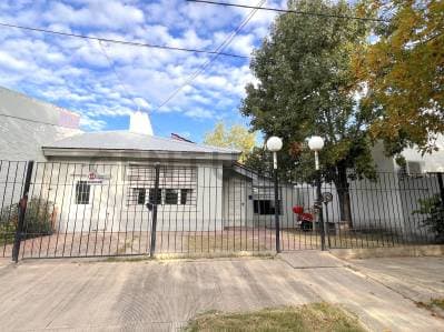 Casa de 4 habitaciones con patio y parrillero. VENADO TUERTO. - 2
