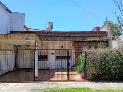 CASA VENTA CASTELAR SUR 4 AMBIENTES - Principal