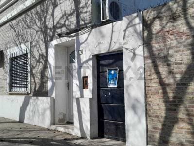Casa en venta con 2 dormitorios, patio verde y cochera en Rafaela - Principal