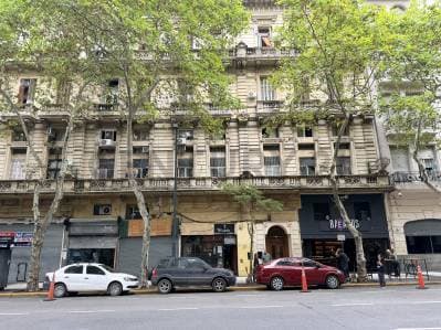 Depto 2 ambientes al frente con balcon- Edificio Historico- - Principal