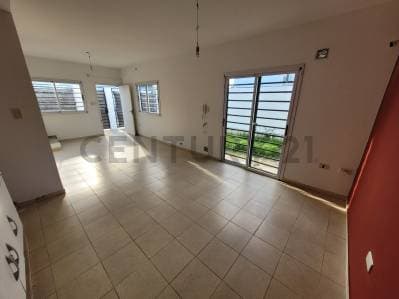 Duplex de 2 Dormitorios con Cochera en Venta en Ringuelet - Principal