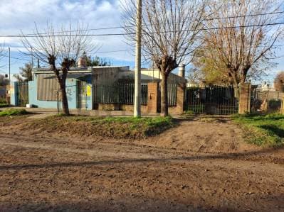 ¡¡ ATENCIÓN INVERSORES !!CASA EN VENTA CON SALÓN AL FRENTE DE GRAN POTENCIAL - Principal