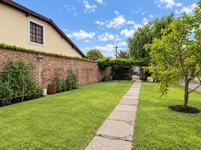 Venta de casa 5 ambientes con parque apta crédito, Caisamar, Mar del Plata. - 2