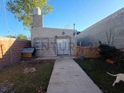 151 BIS entre 523 y 524 - Casa en venta nueva en Melchor Romero. - 2