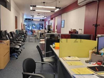 Venta Local Comercial dos niveles Planta Baja y Planta Sotano. - 2