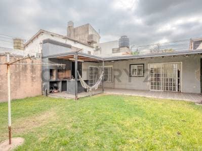 Hermosa Casa 4 ambientes - Martin Coronado - 4