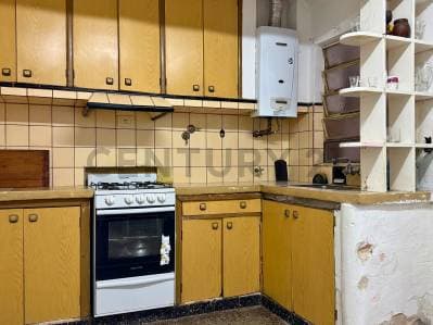 Venta Casa de 3 Dormitorios con cochera en Arroyito, Rosario - 2