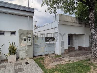 SE VENDE EN RAFAELA 2 PROPIEDADES EN LOTE UNICO - 2