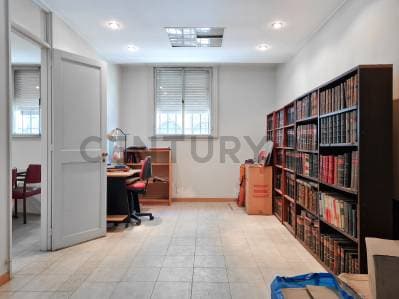 Oficina en Venta en la Plata al frente - 3