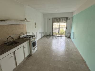 Departamento de 1 habitación con balcón al frente en Echesortu - Ideal Inversión | APTA CRÉDITO - 2