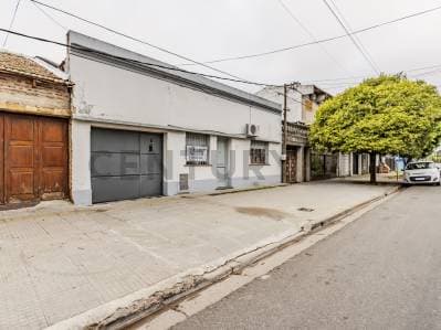 Casa sobre lote de 500 m² en La Plata – Ideal inversión o proyecto - 2