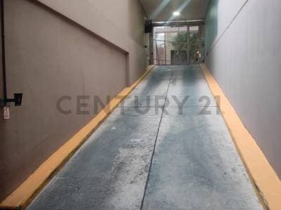 Century 21 vende: Cochera en B° Alberdi, José Miguel Urrutia al 100 - 2