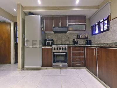 VENTA CASA 5 AMBIENTES CON PILETA, QUINCHO Y JARDÍN EN HURLINGHAM - 3