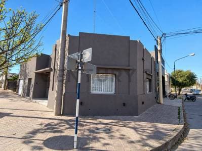 SE VENDE PH MODERNO EN BARRIO SAN MARTÍN CON TODOS LOS SERVICIOS - 2