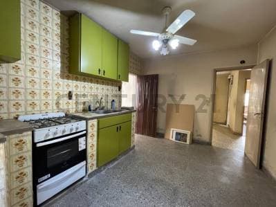 Venta Casa 3 ambientes a reciclar en Tortuguitas - 2