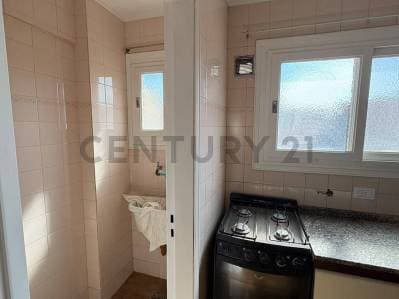 Venta de departamento cinco ambientes, frente al mar, Miramar. - 5
