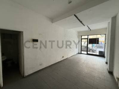 LOCAL COMERCIAL A LA VENTA - AV AVELLANEDA y AV ACOYTE, CABALLITO. - 2