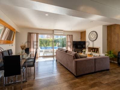 EXCELENTE CASA EN LOTE INTERNO EN TIPAS, 4 Ambientes, doble galería, jardín parquizado,riego, piscin - 3