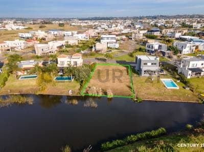 Lote al agua con salida directa al espejo – El Cantón Golf | Nuevo Precio – Oportunidad - 5