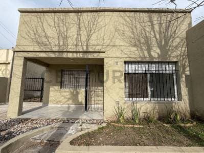 CASA EN VENTA EN EXCLUSIVA ZONA DE PILAR, 2 DORMITORIOS CON JARDÍN, GALERÍA Y PARRILLA - 3