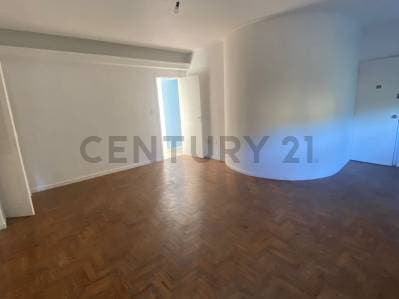 Departamento de 3 Dormitorios Reciclado en Venta - 3