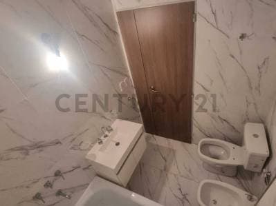 EN VENTA MONOAMBIENTE DIVISIBLE CON BALCÓN CORRIDO A ESTRENAR. LISTO PARA ESCRITURAR. APTO CRÉDITO. - 4