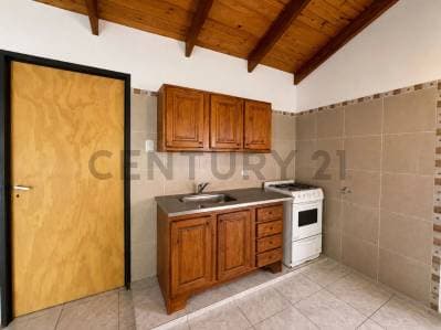 CASA EN VENTA EN VILLA ELISA DE DOS DORMITORIOS Y PARQUE - 2