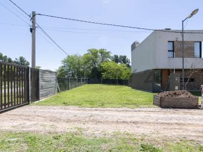 LOTE EN VENTA 10 x 28,40 Barrio Liquidambar, La Plata - 3