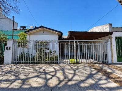 VENTA CASA 3 AMBIENTES MARTIN CORONADO PATIO COCHERA - Principal
