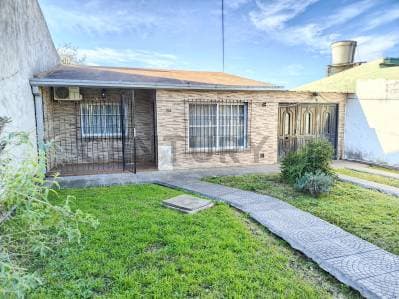 VENTA CASA 4 AMBIENTES EN SAN MIGUEL - 2