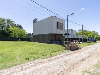 LOTE EN VENTA 10 x 28 Barrio Liquidambar, La Plata - 4