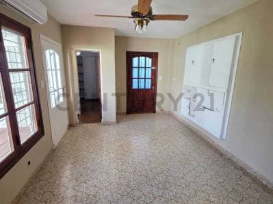 VENTA Casa 4 ambientes con amplio jardín y quincho | Castelar Norte - Apto crédito - 4