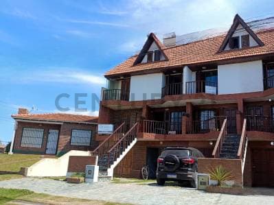 Venta de casa 5 ambientes frente con cochera quincho parrilla en Costa Azul - Principal