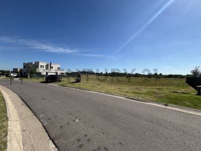 VENTA Lote 600 m² CENTRAL en Village Joven – Bella Vista – Excelente ubicación y gran proyección - 2