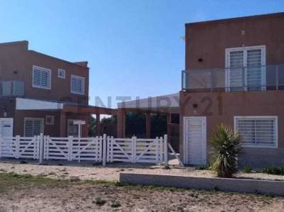 Venta Dos Dúplex sobre amplio Lote en San Eduardo del Mar - Principal