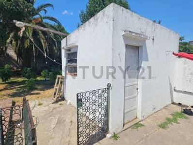 Venta Casa 3 Ambientes M. grande con gran parque ( Apto Credito) - 3