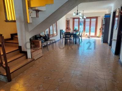 VENTA CHALET CUATRO AMBIENTES PARQUE Y QUINCHO. CAISAMAR. MAR DEL PLATA - 3