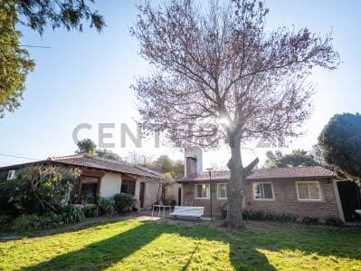 Venta de casa 3 dormitorios con quincho y pileta - Principal