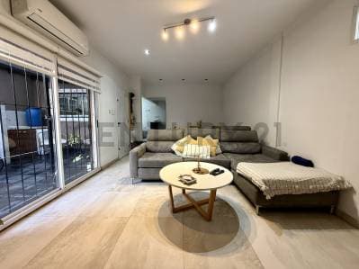 Venta PH 5 ambientes + Consultorio independiente con renta, Castelar - 2