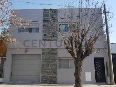 VENTA | CASA DE 3 DORMITORIOS CON JARDÍN Y PILETA | APTA CRÉDITO - Principal