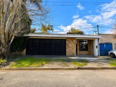 CASA EN VENTA A REFACCIONAR EN RINGUELET - Principal