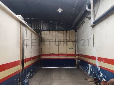 Venta GALPON 400 m² con oficinas en casco urbano, La Plata - 5