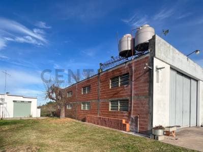 CASA QUINTA CON GALPON Y VIVIENDA SECUNDARIA EN LOTE DE 14400 M2 - 4