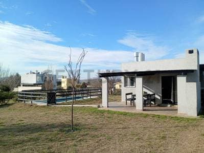 FINANCIA casa EXCELENTE estado a 400 Mts LAGO Potrero de Garay - 4